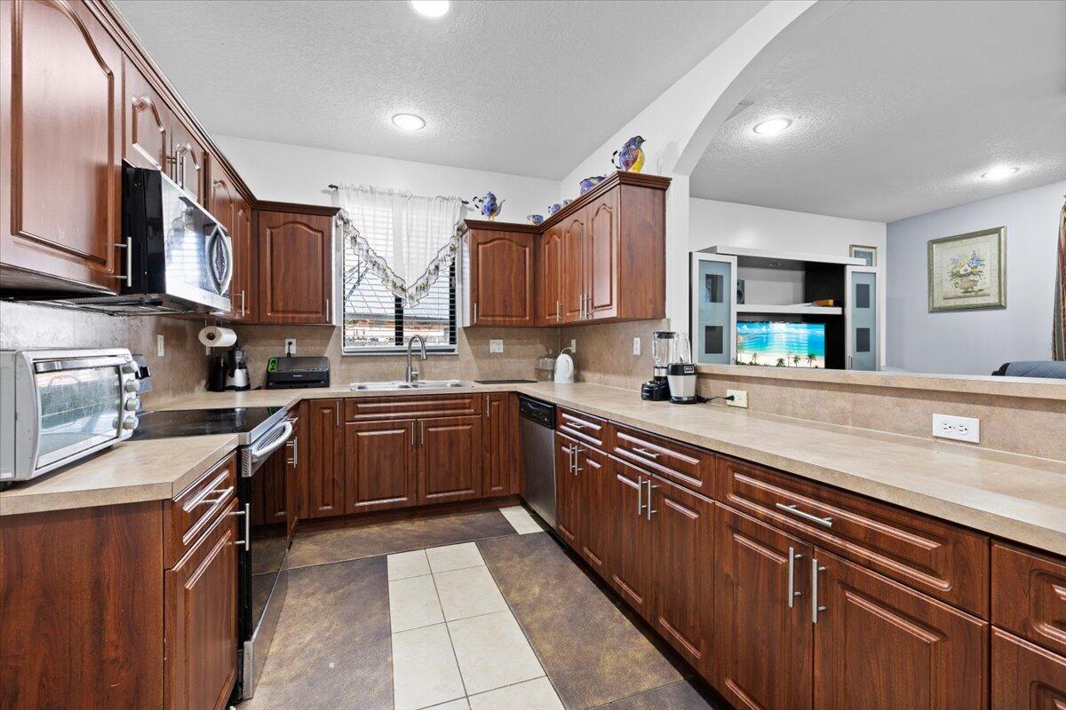 BLACK CREEK HOMES - Residential