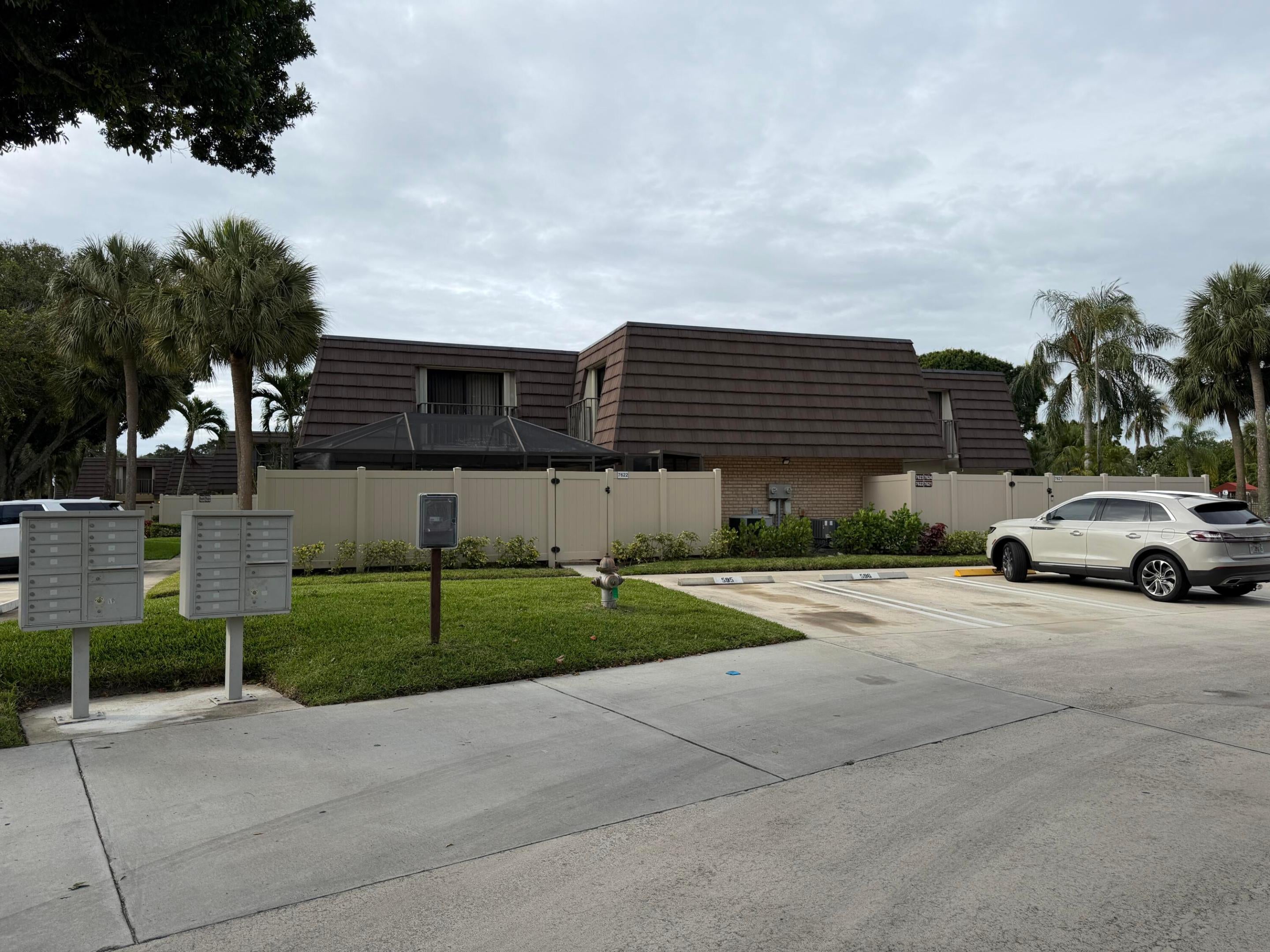 7622 N 76th Way 200