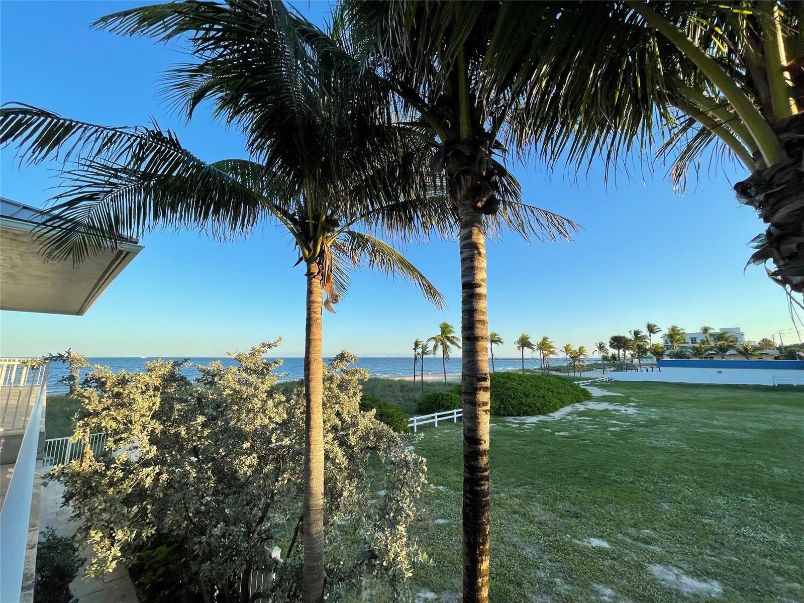 PERFECT SPOT IN LAUDERDALE BY THE SEA TO SPEND YOUR VACATION. COME SEE THIS REMODELED AND SPACIOUS, OCEANFRONT STUDIO (W/MURPHY BED) SMACK ON THE OCEAN. STEPS TO ALL LAUDERDALE BY THE SEA RESTAURANTS AND ENTERTAINMENT. JUST BRING YOUR SUITCASE AND TOOTHBRUSH. QUICK APPROVAL. 13% TOURIST TAX AND CLEANING FEE ADDITIONAL. NO PETS. 30 Days Min. lease. 2025 Off-Season: $2,800/Mon.; Seasonal: $3,600/Mon.