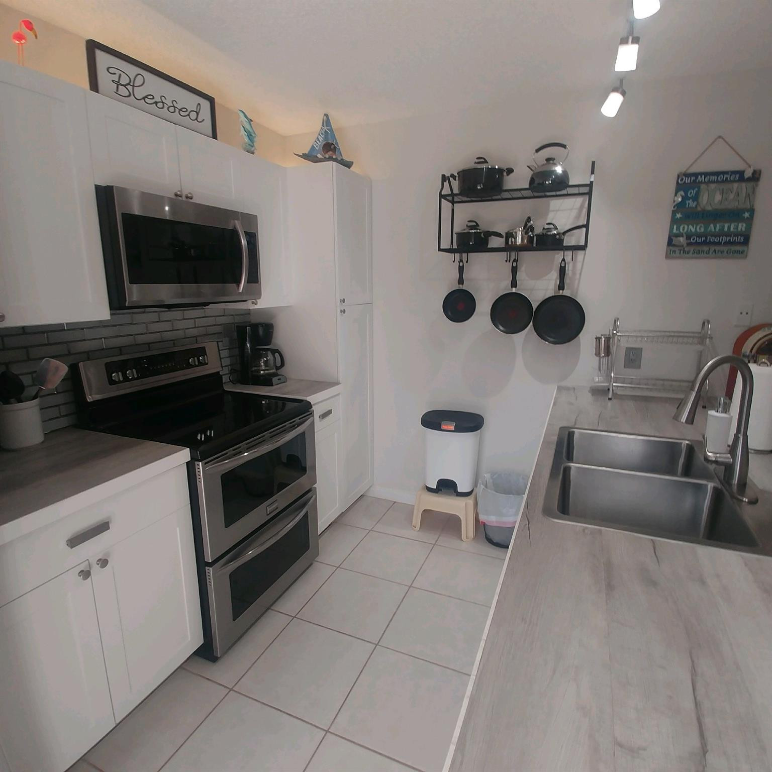 SUNSET TRACE AT MARTIN DO - Residential Lease