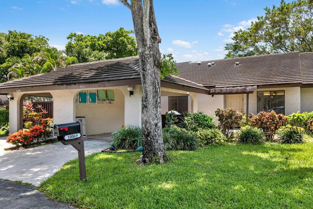 Photo of 10069 Hickorywood Place, Boynton Beach, FL 33437 (MLS # R10906163)