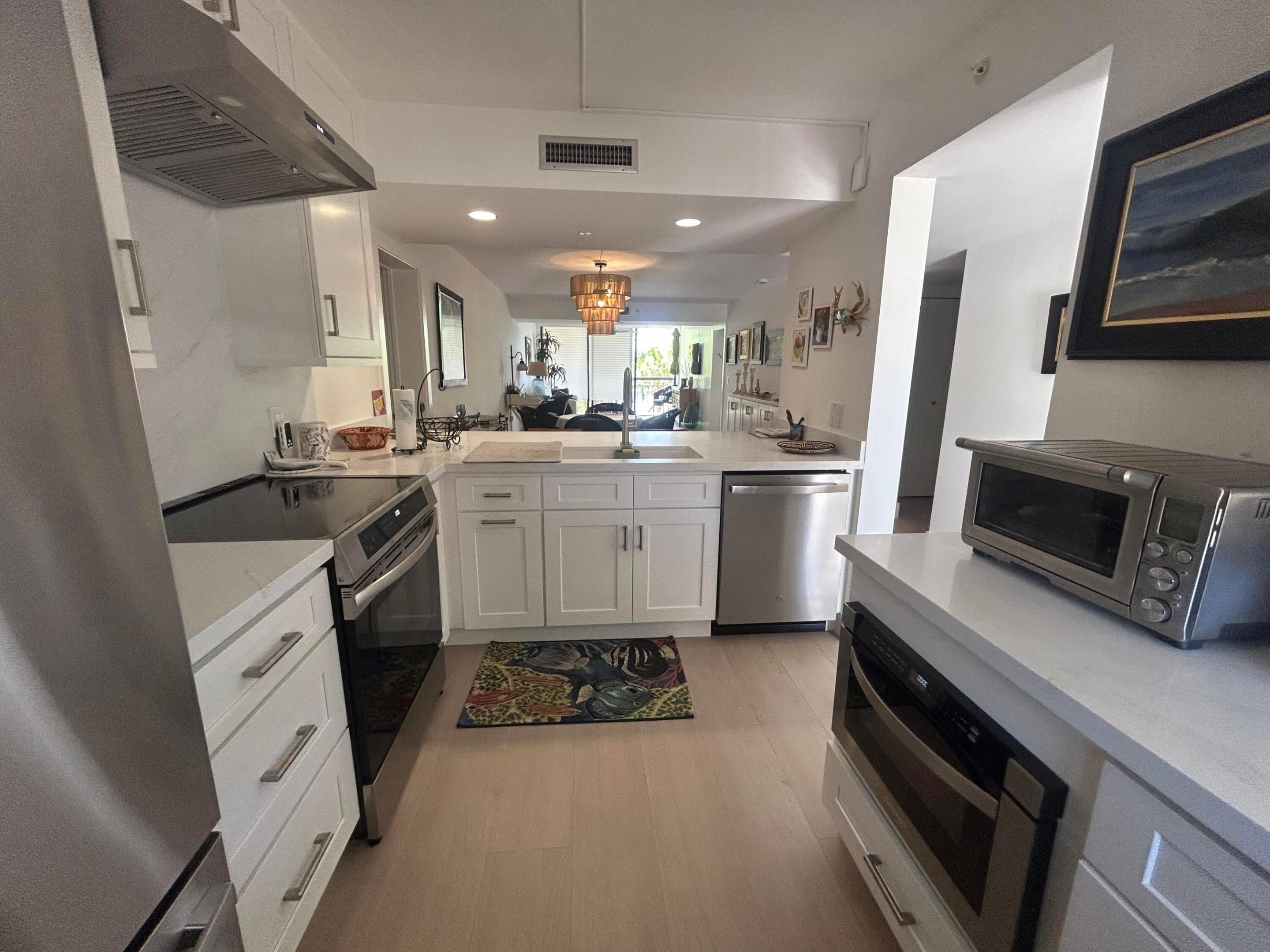 1901 Marina Isle Way 302, Jupiter FL 33477