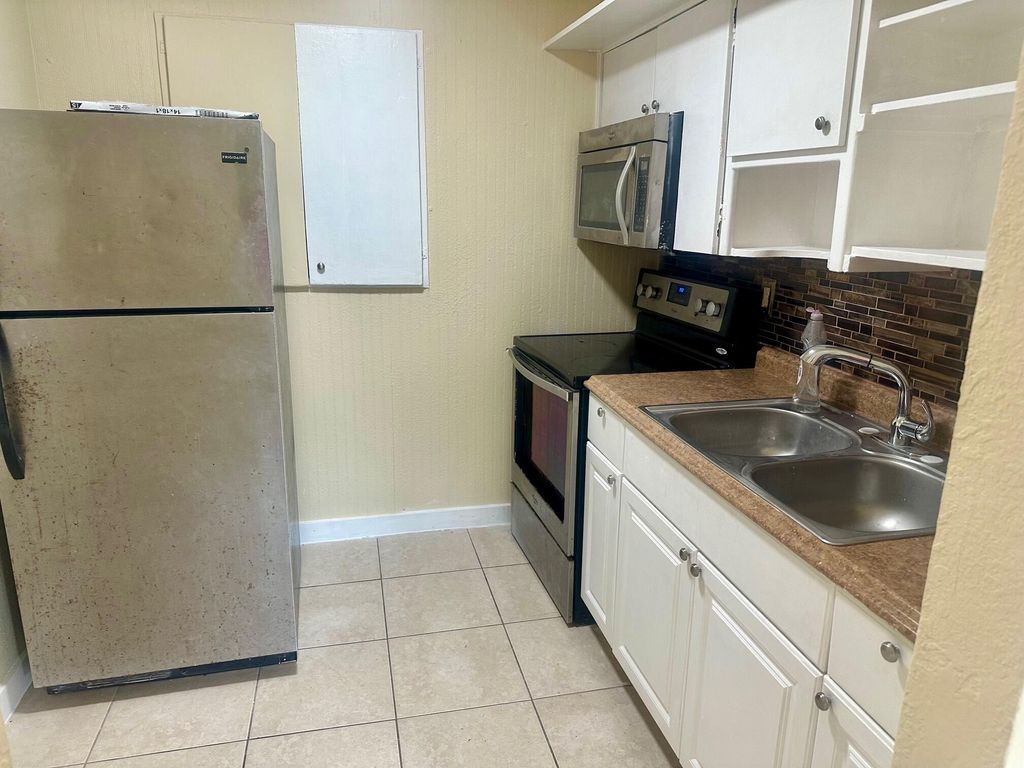 Photo of 1521 N 59th Terrace #B, Hollywood, FL 33021 (MLS # B26035427)