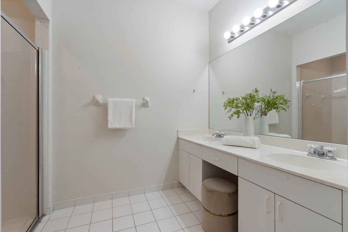 HANOVER SQUARE - Residential