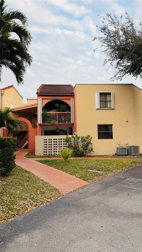 10257 NW 9th Street Cir Unit 203, Miami, FL MLS: F10496271