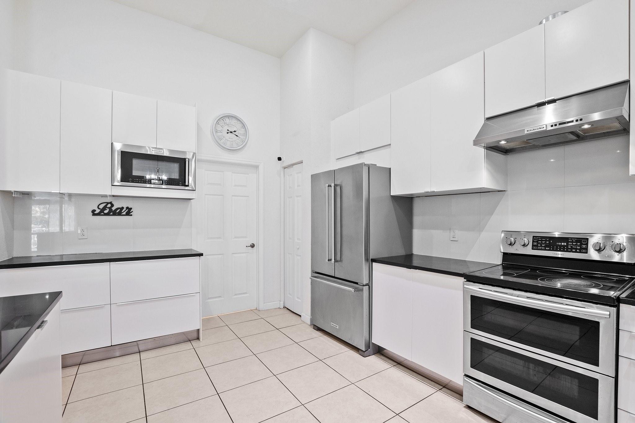 816 W Village Cir 816