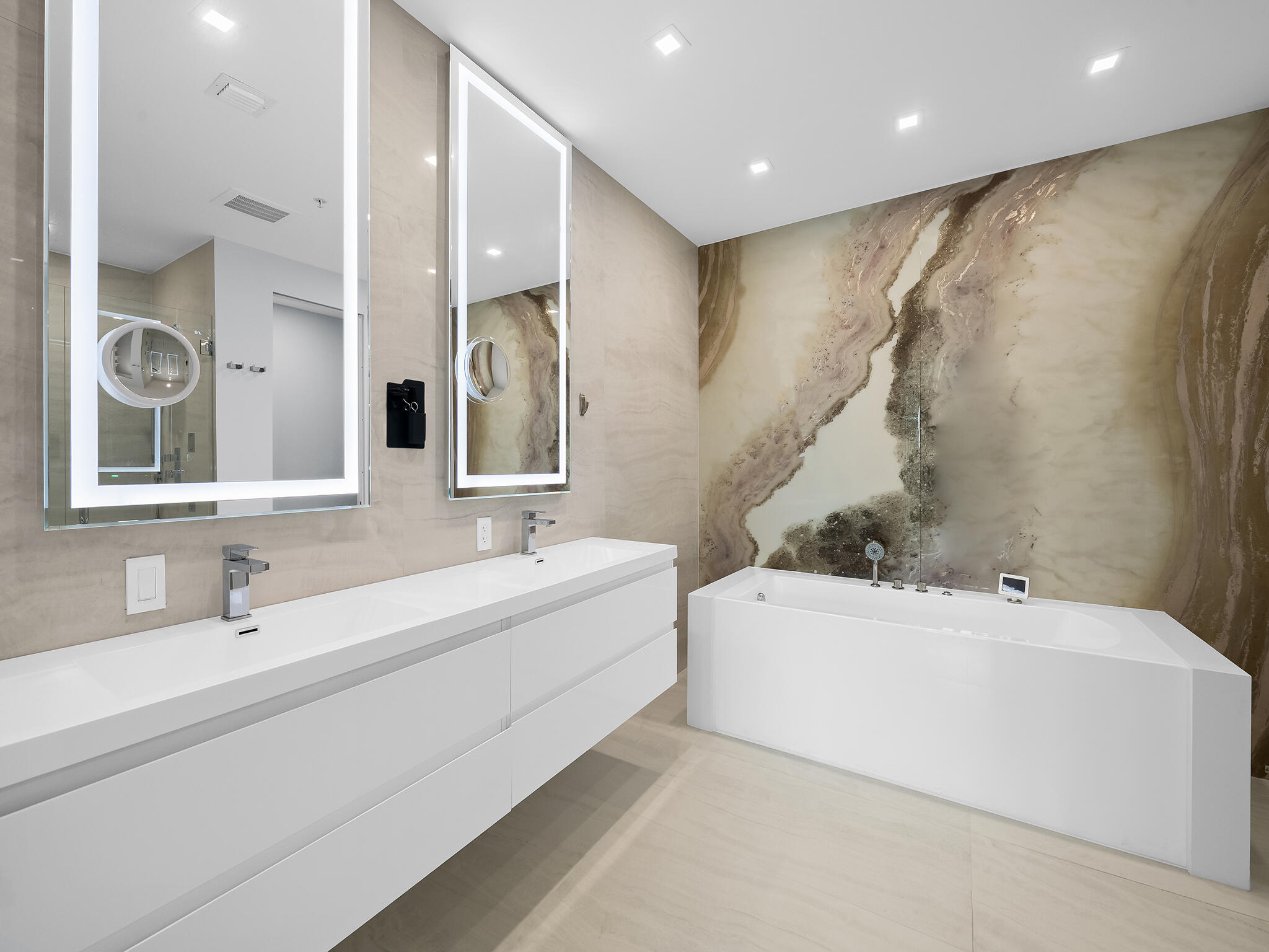 ARIA AT LAS OLAS CONDO - Residential Lease