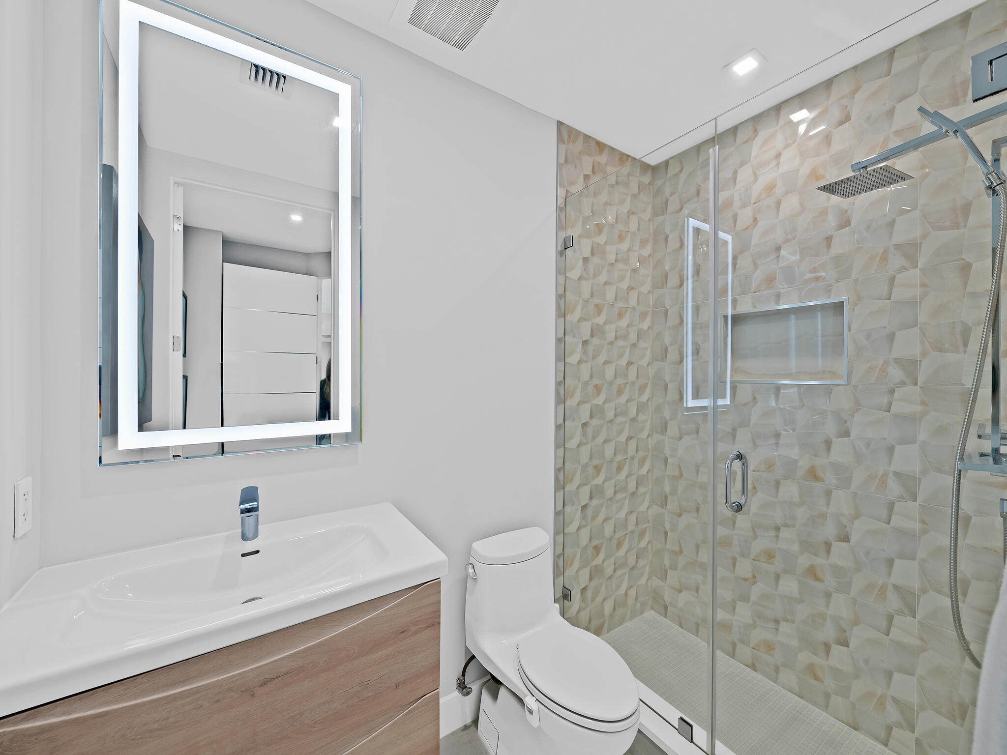 ARIA AT LAS OLAS CONDO - Residential Lease