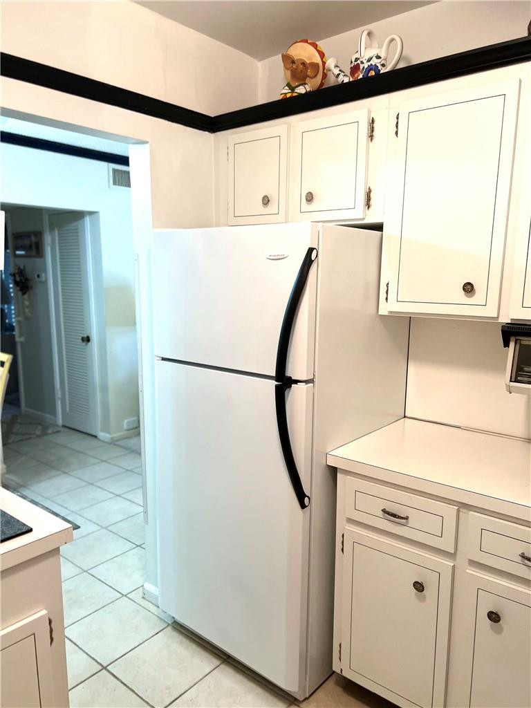 IMPERIAL POINT COLONNADES CONDO - Residential Lease