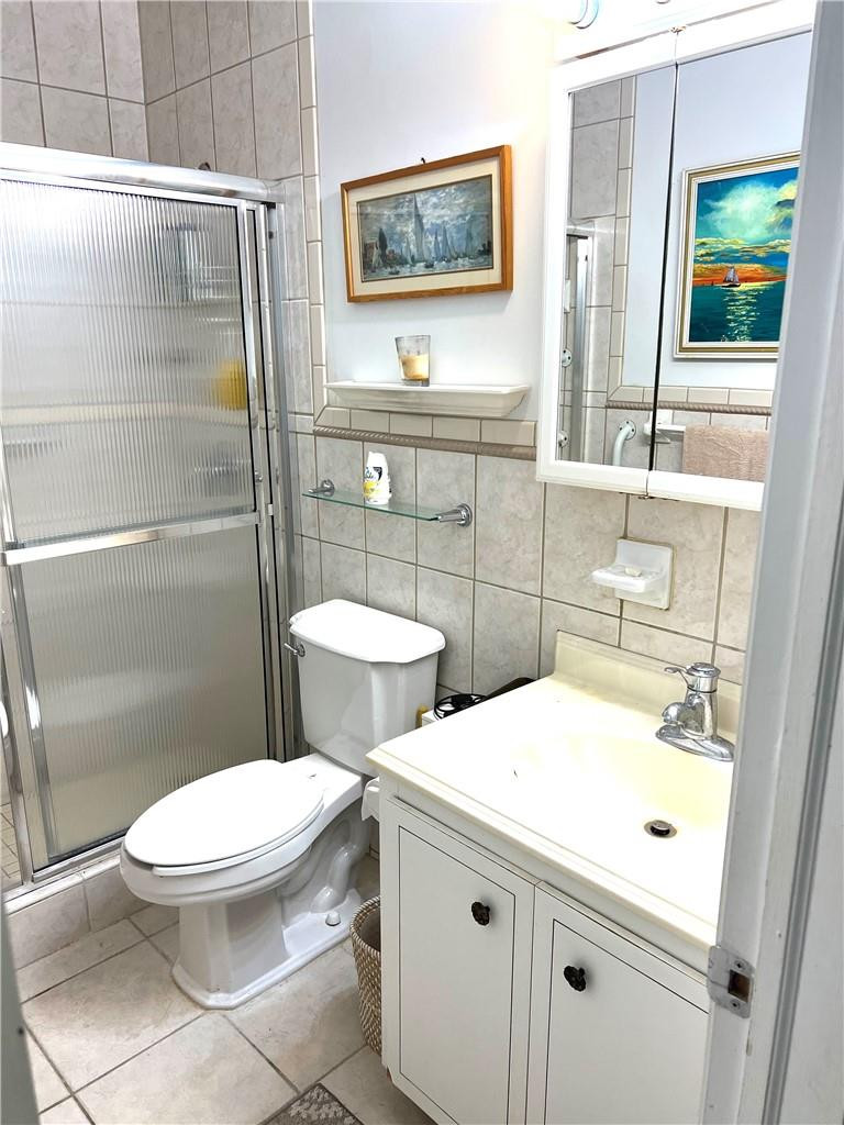 IMPERIAL POINT COLONNADES CONDO - Residential Lease