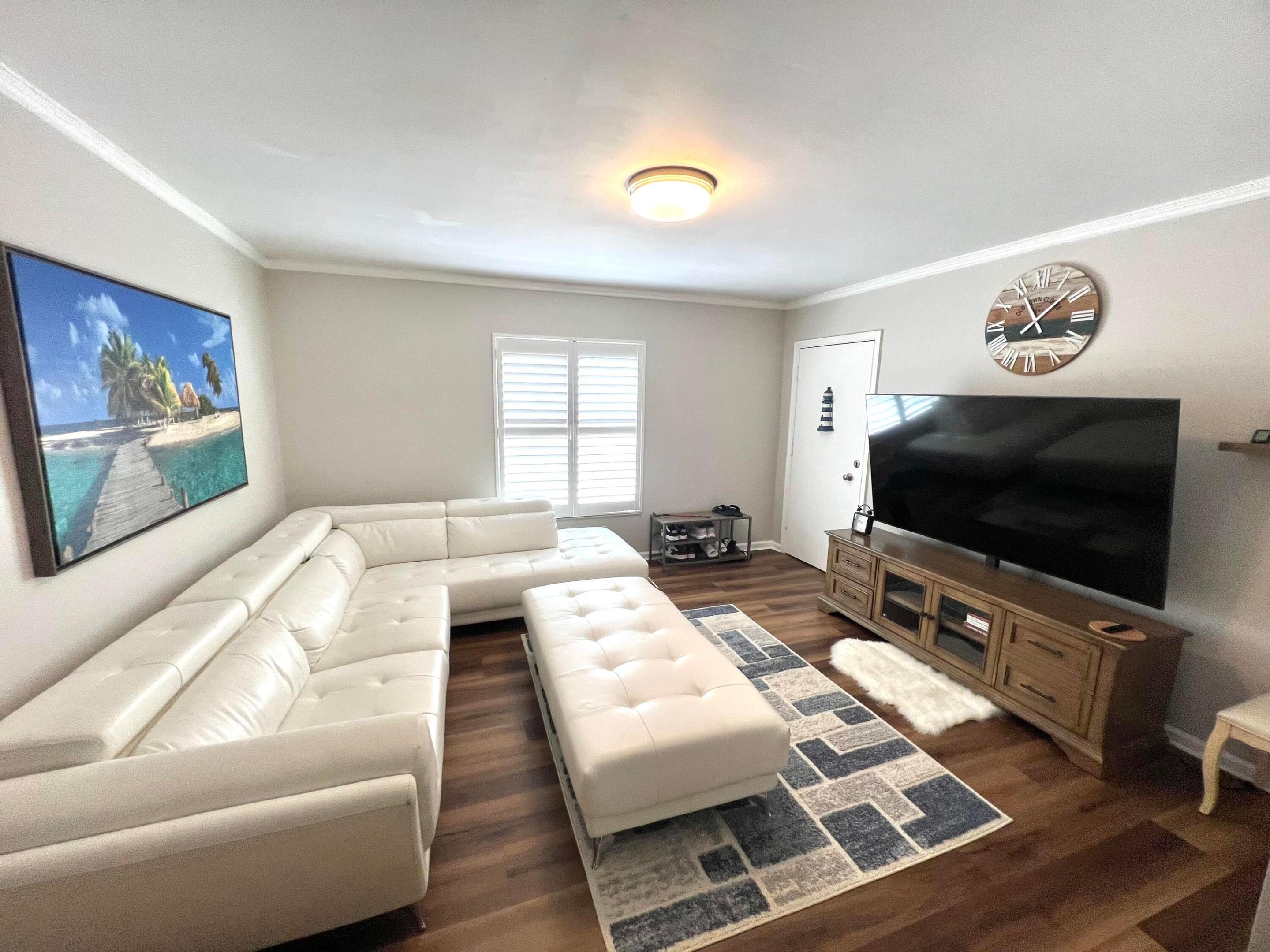 IMPERIAL POINT COLONNADES CONDO - Residential Lease