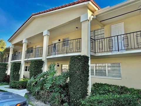Tiny photo for 2202 NE 36th Street #15, Lighthouse Point, FL 33064 (MLS # B26028766)