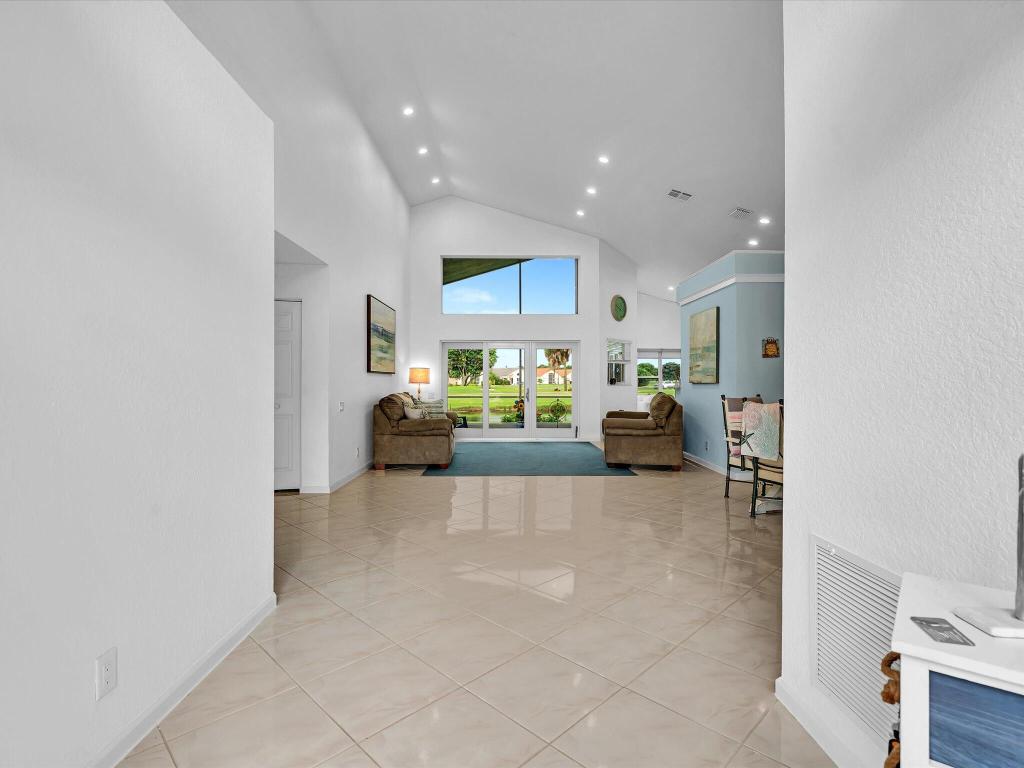 6004 Golf Villas Drive