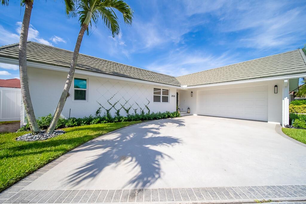 2838 Bayonne Drive, Palm Beach Gardens, FL, 33410/$1,115,000 4 2838 Bayonne Drive