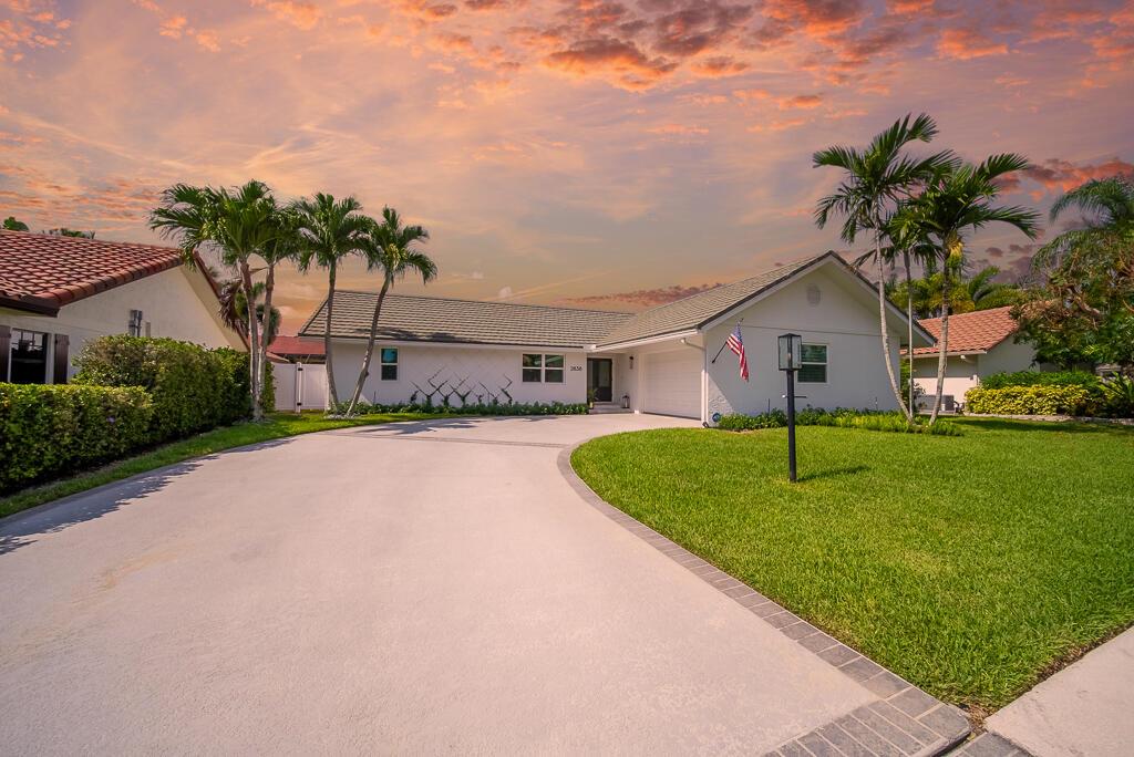 2838 Bayonne Drive, Palm Beach Gardens, FL, 33410/$1,115,000 3 2838 Bayonne Drive