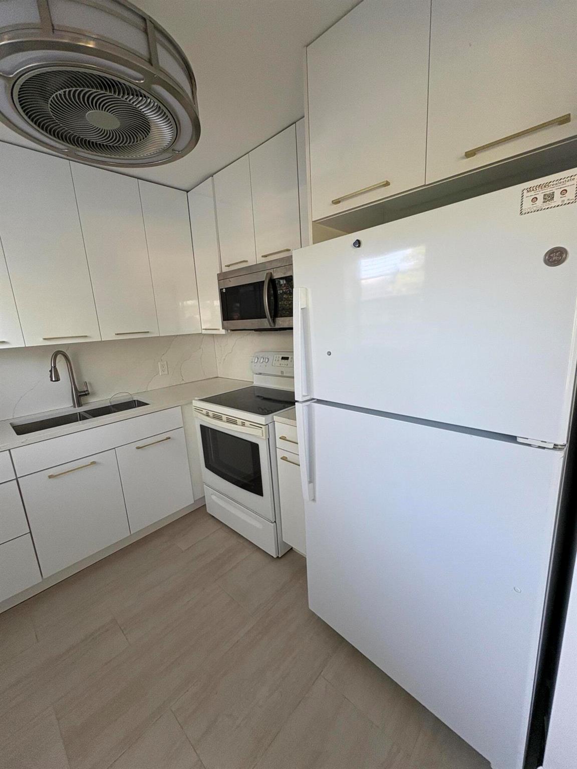 CENTURY VILLAGE / SHEFFIE - Residential Lease