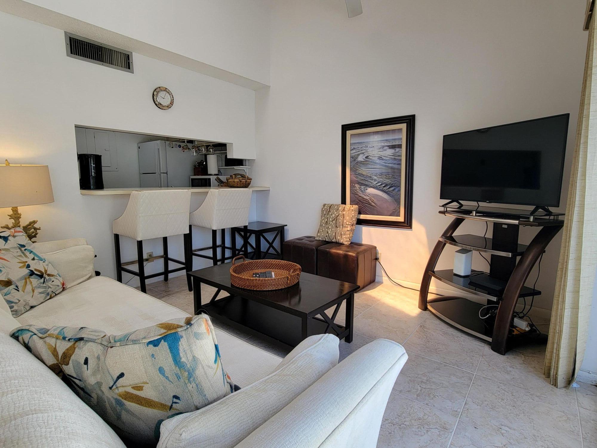 POOLSIDE VILLAS AT THE RACQUET CLUB CONDO FILE - Residential Lease