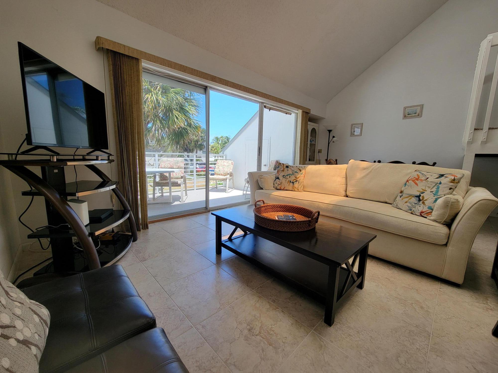 POOLSIDE VILLAS AT THE RACQUET CLUB CONDO FILE - Residential Lease