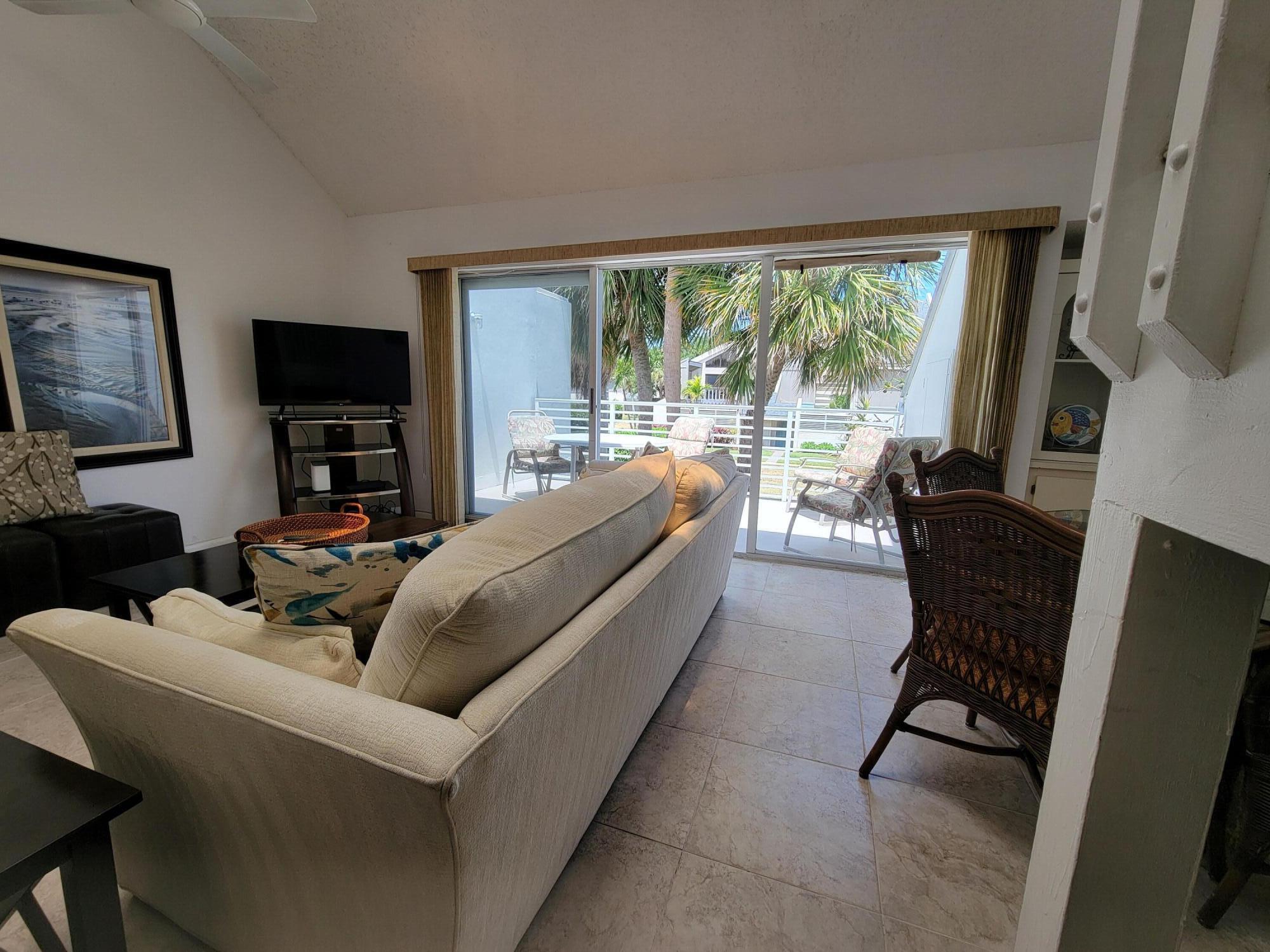 POOLSIDE VILLAS AT THE RACQUET CLUB CONDO FILE - Residential Lease