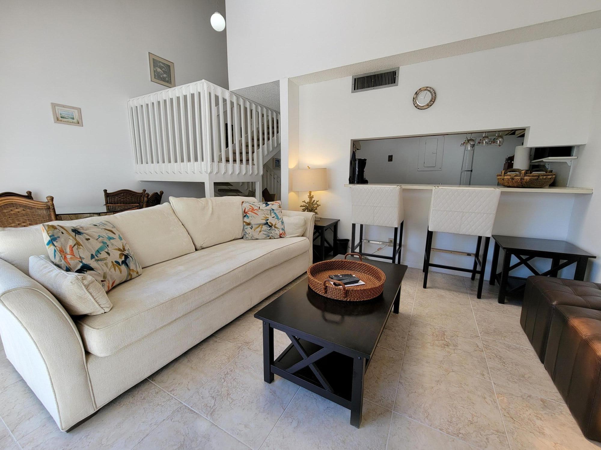 POOLSIDE VILLAS AT THE RACQUET CLUB CONDO FILE - Residential Lease