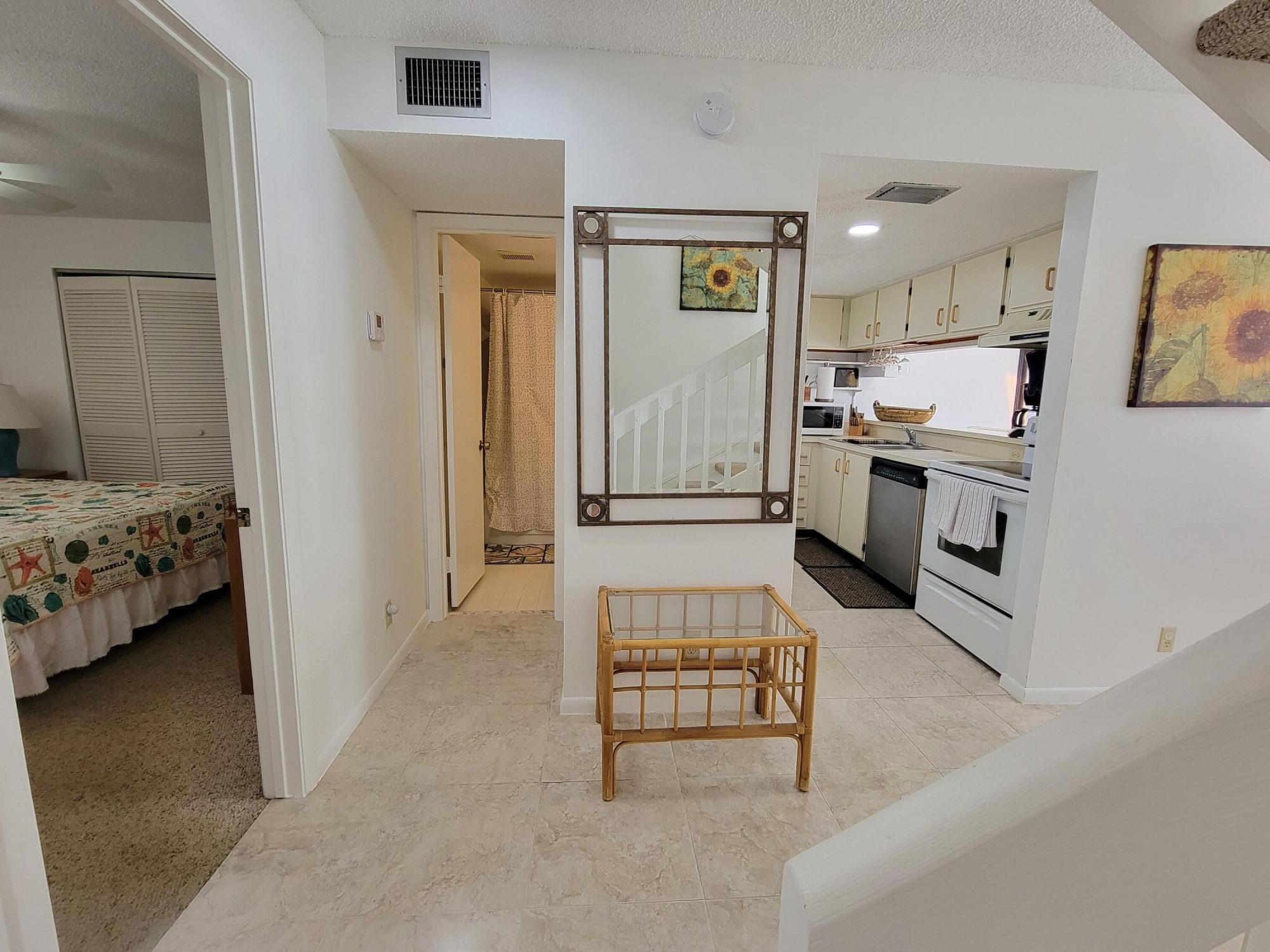 POOLSIDE VILLAS AT THE RACQUET CLUB CONDO FILE - Residential Lease