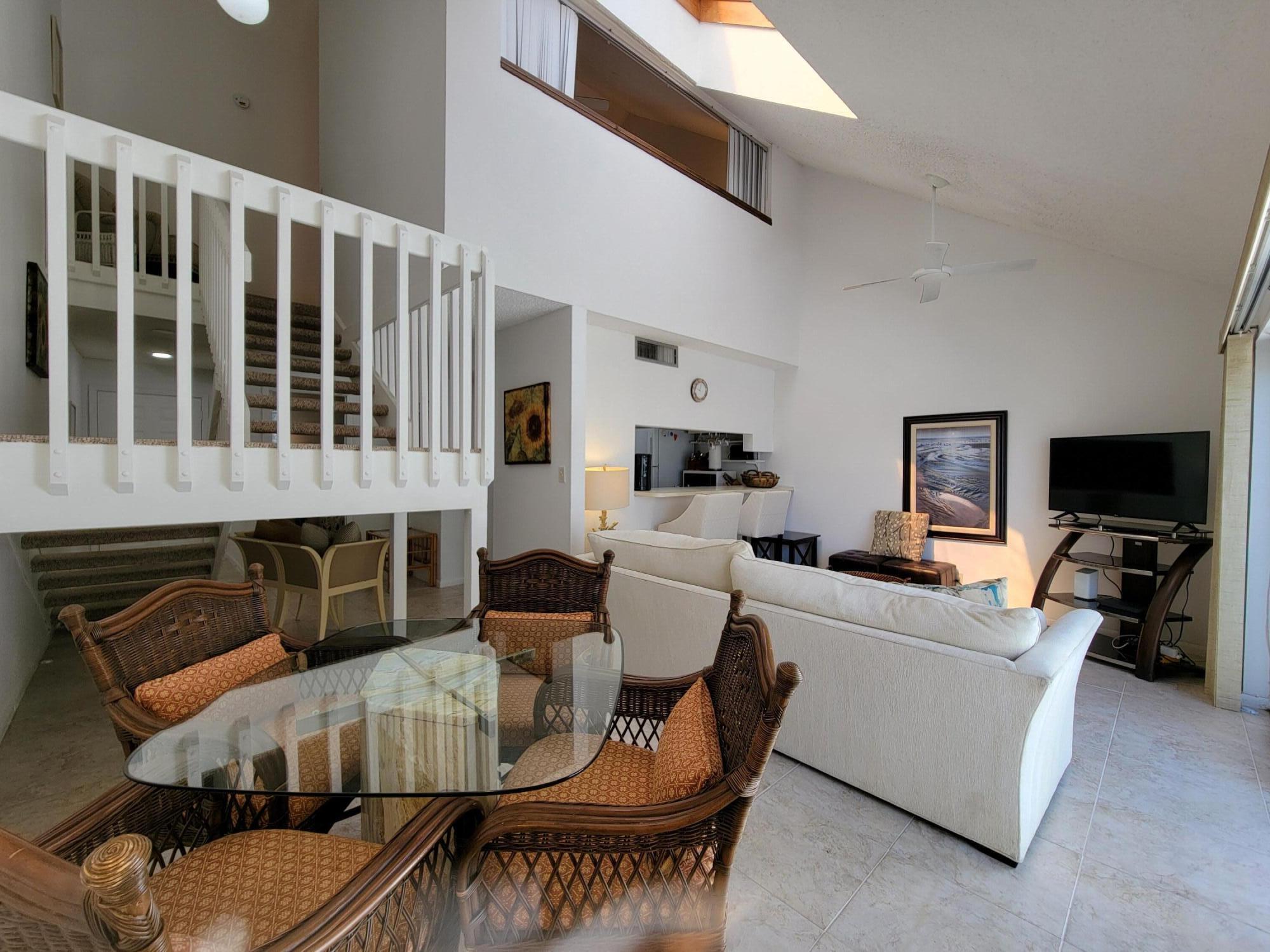 POOLSIDE VILLAS AT THE RACQUET CLUB CONDO FILE - Residential Lease