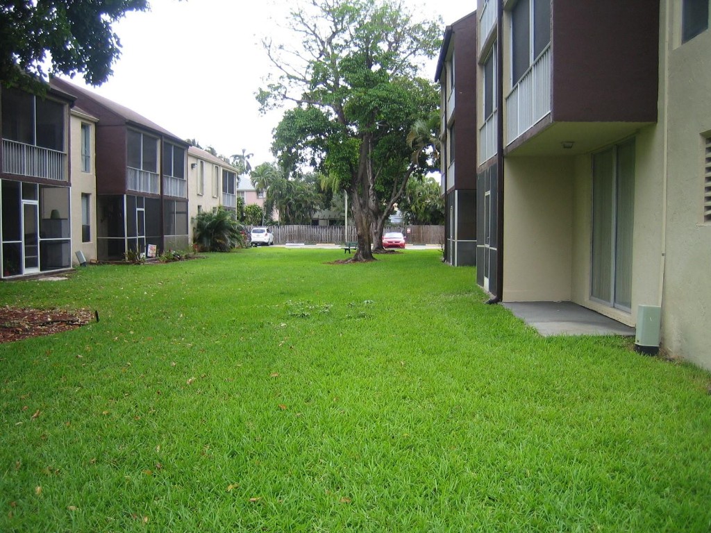 COUNTRY PINES CONDO - Residential