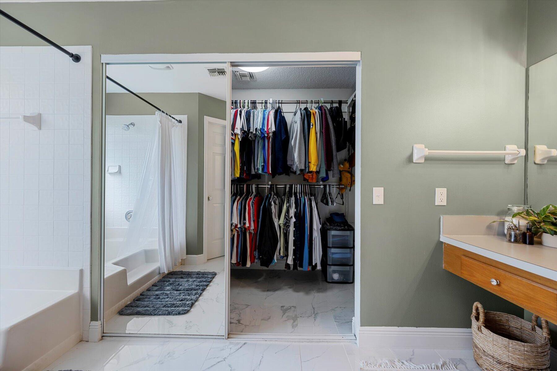 HUNTINGTON WOODS - Residential