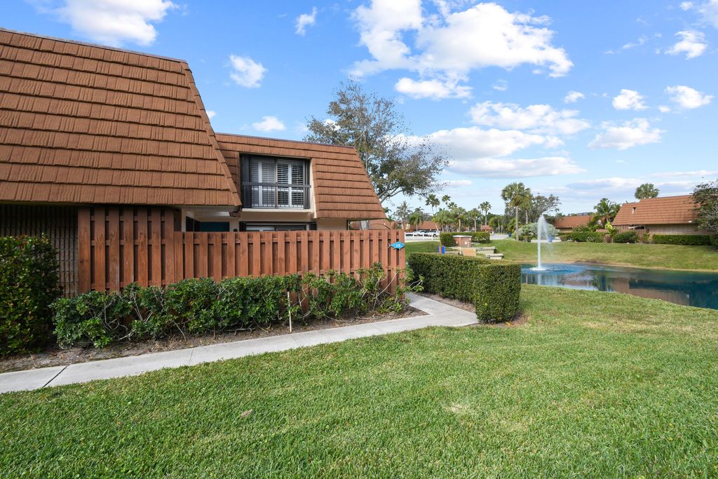 Photo of 825 Center Street #6b, Jupiter, FL 33458 (MLS # R10948050)