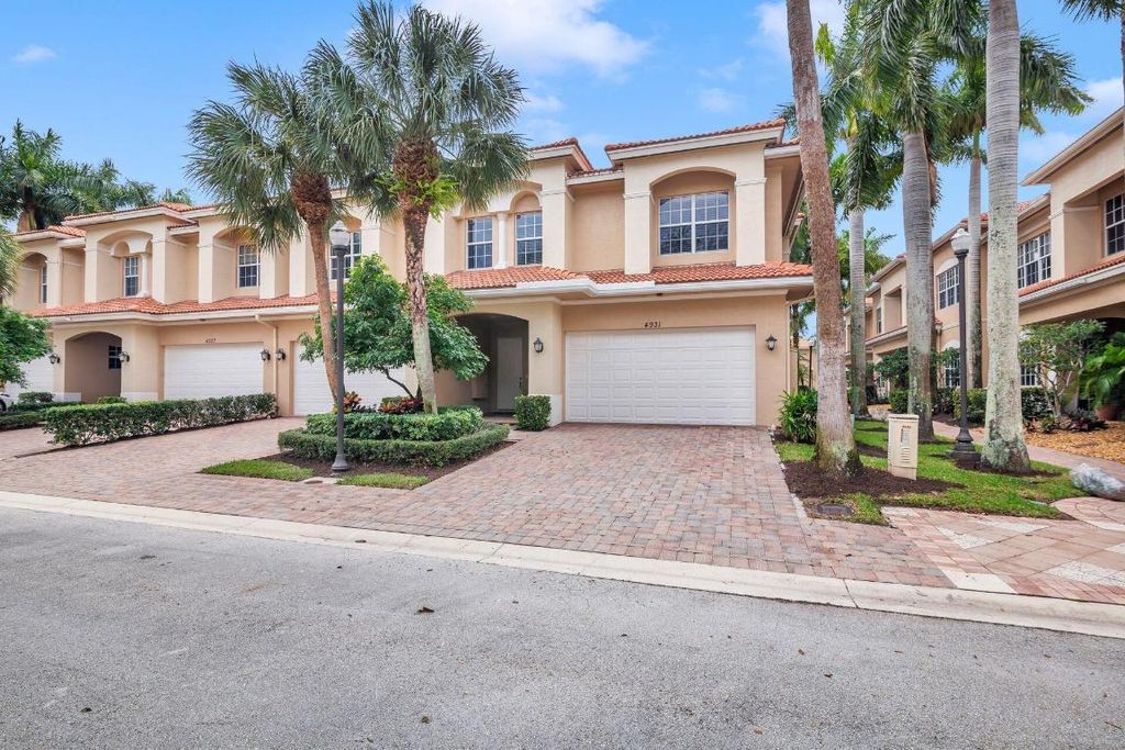 Photo of 4931 Vine Cliff Way E, Palm Beach Gardens, FL 33418 (MLS # R10949856)