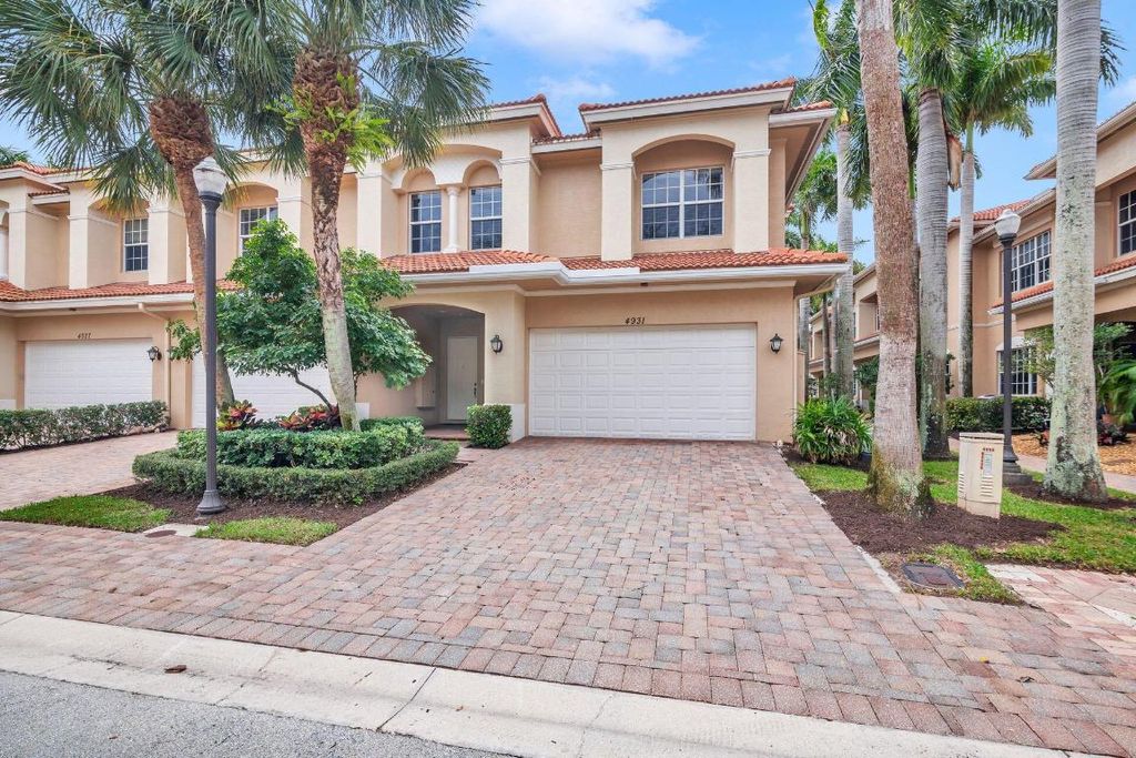 Photo of 4931 Vine Cliff Way E, Palm Beach Gardens, FL 33418 (MLS # R10949856)