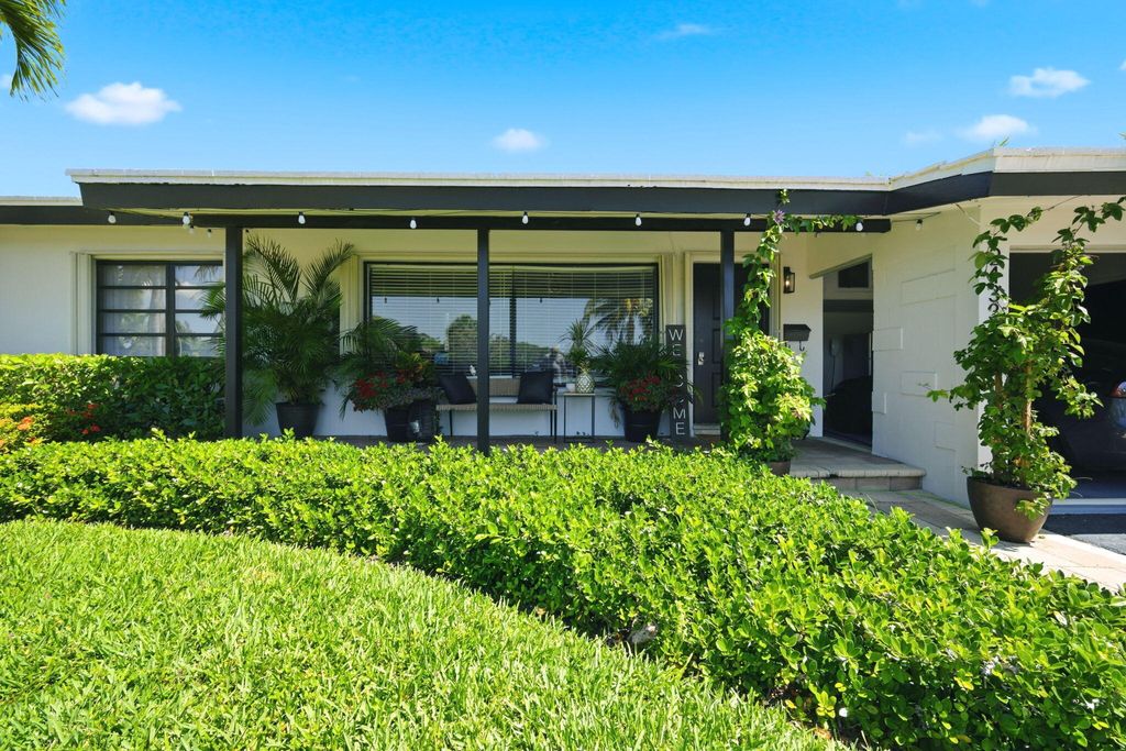 Photo of 2433 NE 24th Street, Lighthouse Point, FL 33064 (MLS # B26026976)