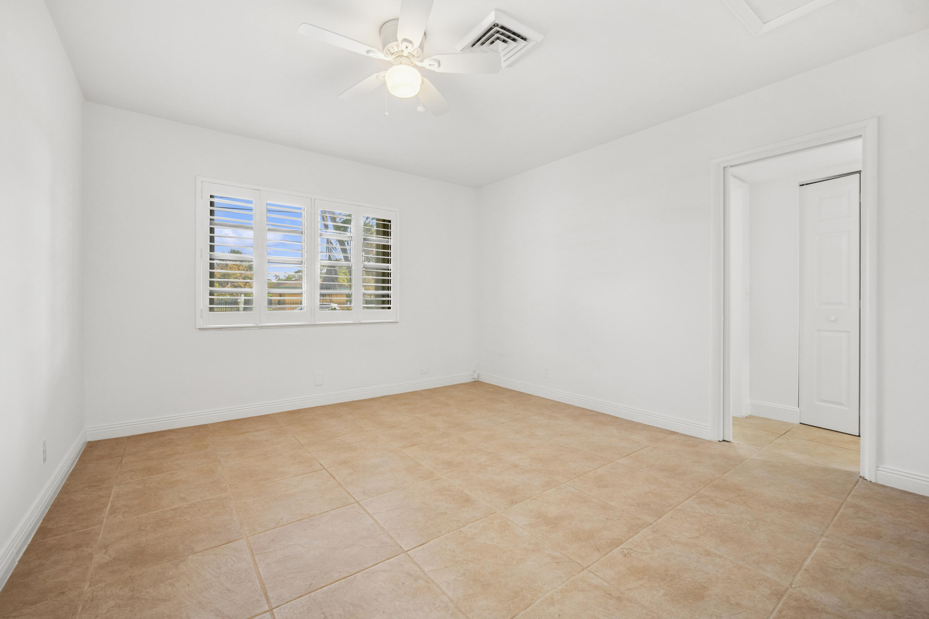 HILLSBORO ISLES - Residential Lease