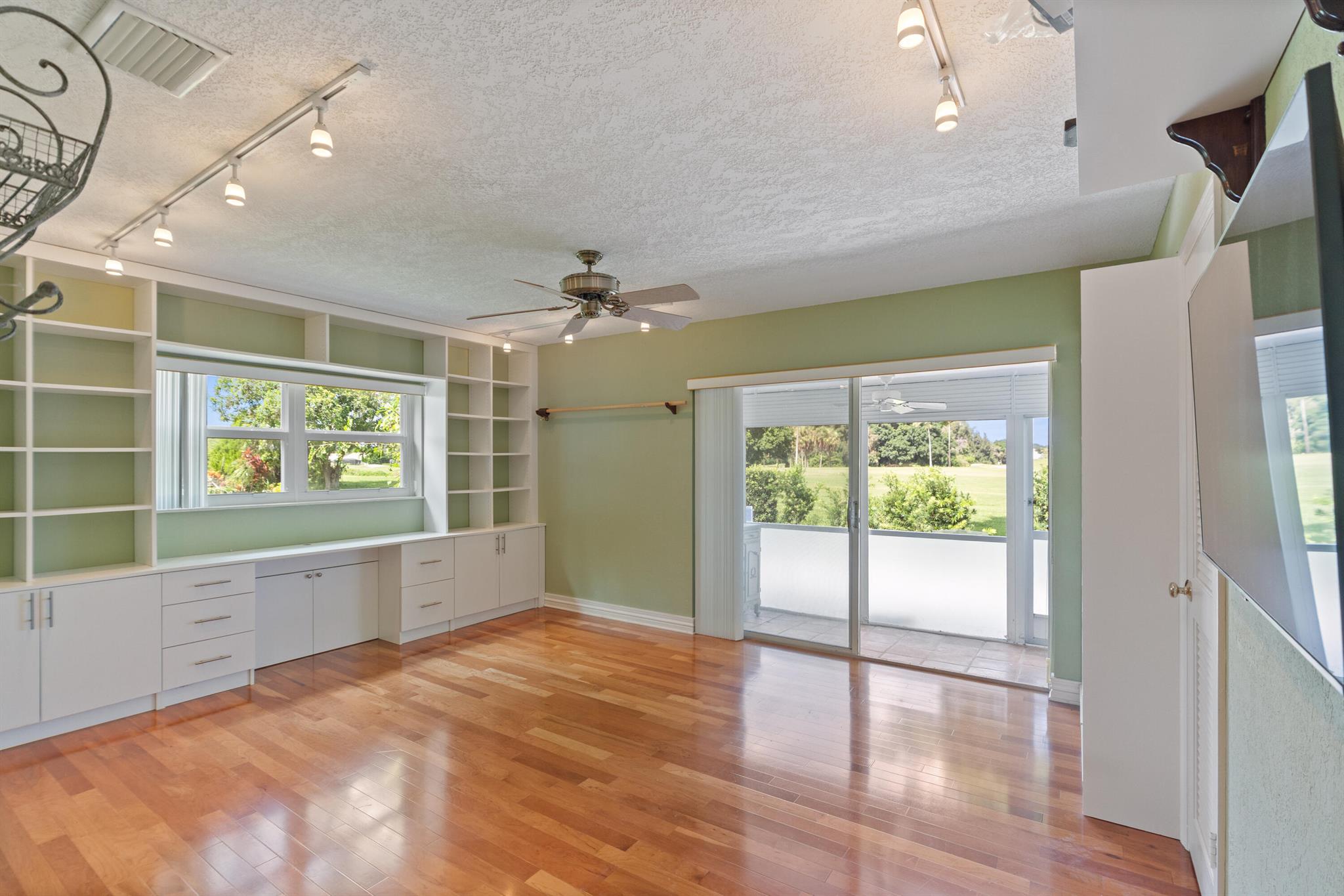 FAIRWAY CONDO - Residential