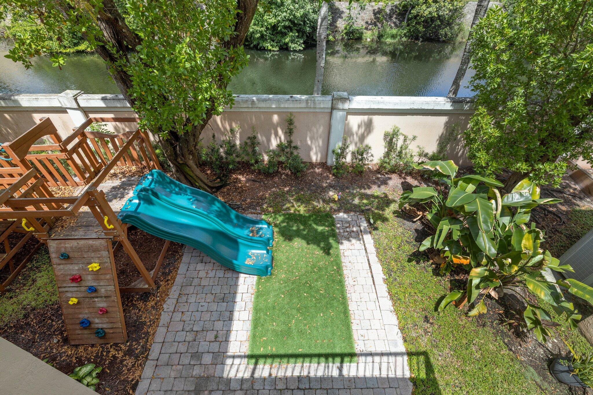 VIZCAYA AT LAKE CORAL SPRINGS - Residential