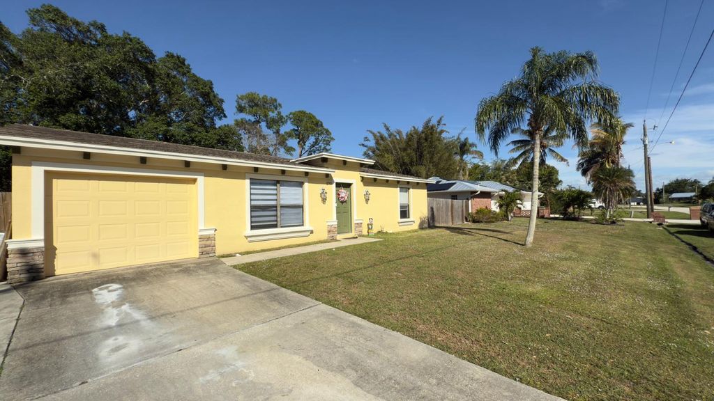Photo of 277 SE Verada Avenue Avenue, Port Saint Lucie, FL 34983 (MLS # R11046655)