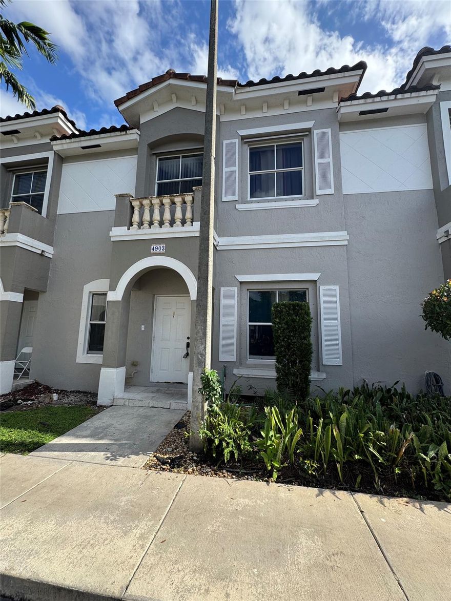 beautiful community nestled in the center of Miramar in the gorgeous Vizcaya residences. 2.2/5 townhome, 2 parking spaces, 2 level house, tile throughout, brand new carpeted staircase, high / elevated ceilings, back patio area. community pool/ gated/ 24 hour security - privately managed