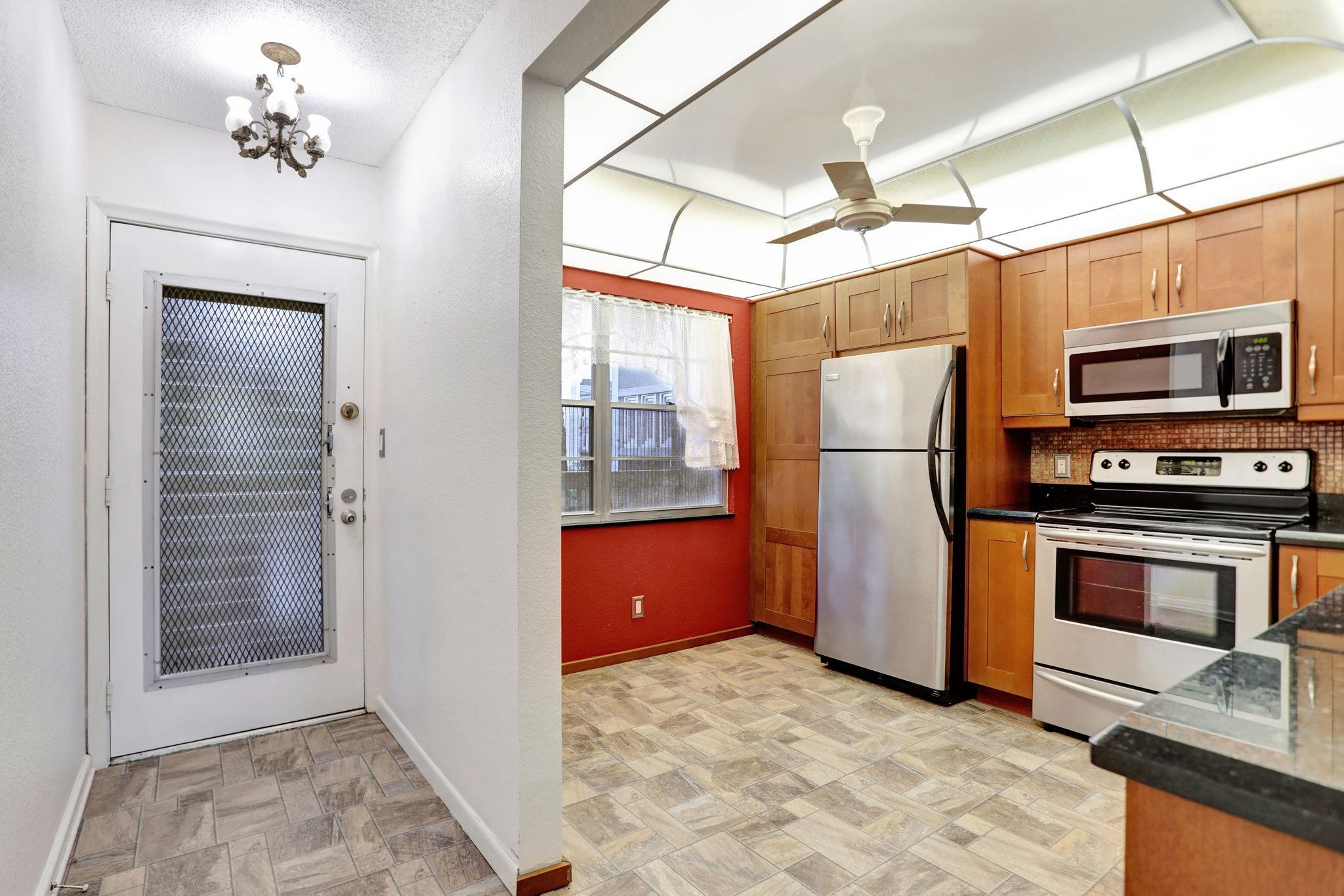 DRAMATICALLY REDUCED, SELLER IS MOTIVATED, Discover this charming 2-bedroom, 2-bathroom gem with stunning lake views. Both spacious bedrooms feature large walk-in closets for ample storage. Enjoy the enclosed terrace, offering additional living space and a serene retreat. This home is ready and waiting for you to add your personal touch and make it your own."
Priced for a quick sale. And with amenities like golf, tennis, and pickleball, residents have plenty of opportunities to stay active and socialize. Having a restaurant on-site means you can enjoy delicious meals without even leaving the community.
ASSOC REQUIRES 20% DOWN & 1 OCCUP 55+