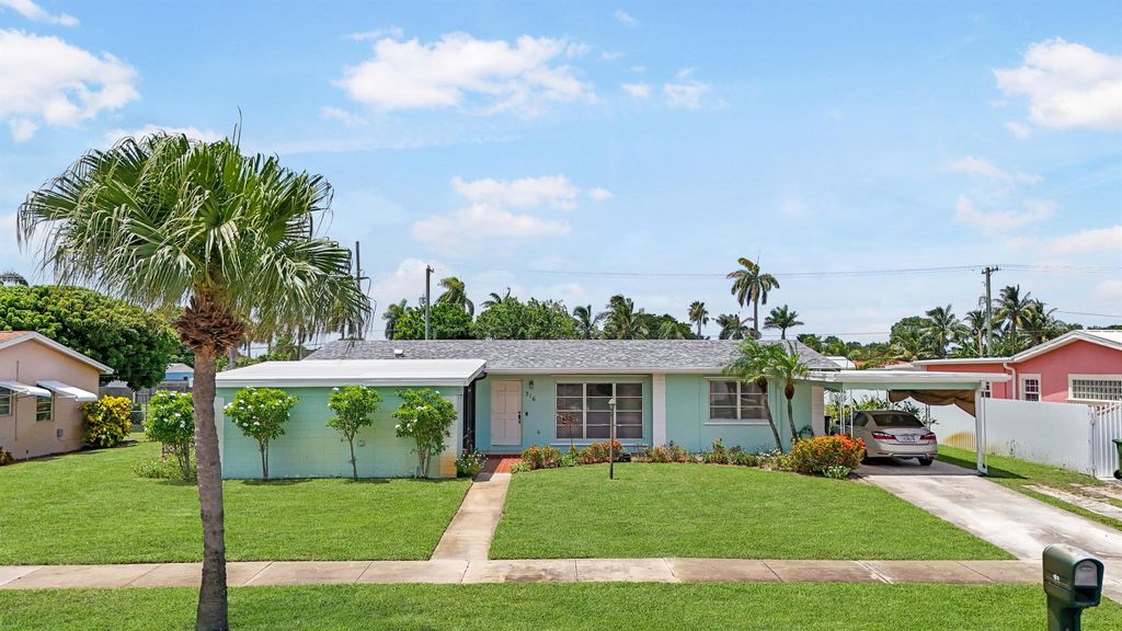 Photo of 316 Pinehurst Road, Palm Springs, FL 33461 (MLS # R10998384)