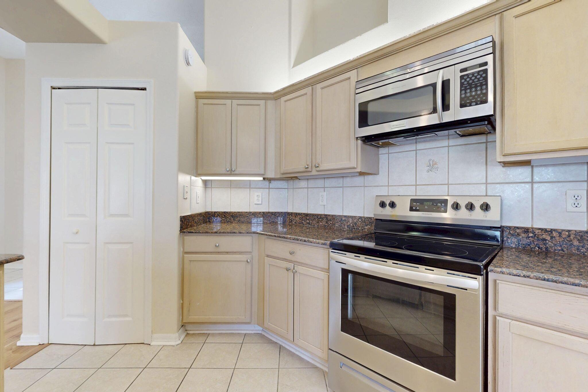 PORT ST LUCIE SECTION 3 - Residential Lease