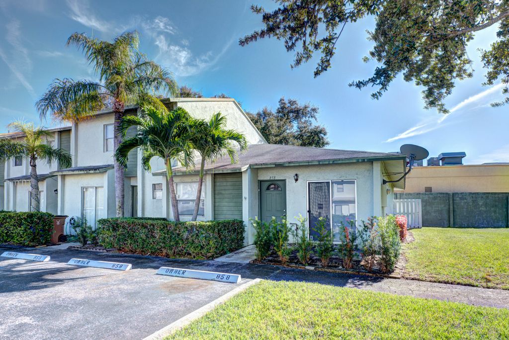 Photo of 858 Crystal Lake Drive, Deerfield Beach, FL 33064 (MLS # B26009416)