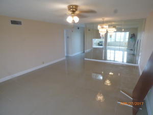 VILLAGE ROYALE GREENHILL CONDO - Residential