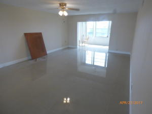 VILLAGE ROYALE GREENHILL CONDO - Residential