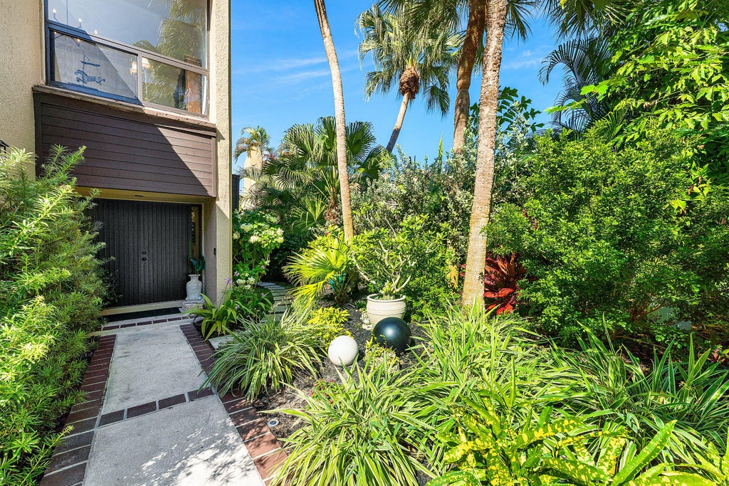 Photo of 713 Saint Albans Drive, Boca Raton, FL 33486 (MLS # B26089596)