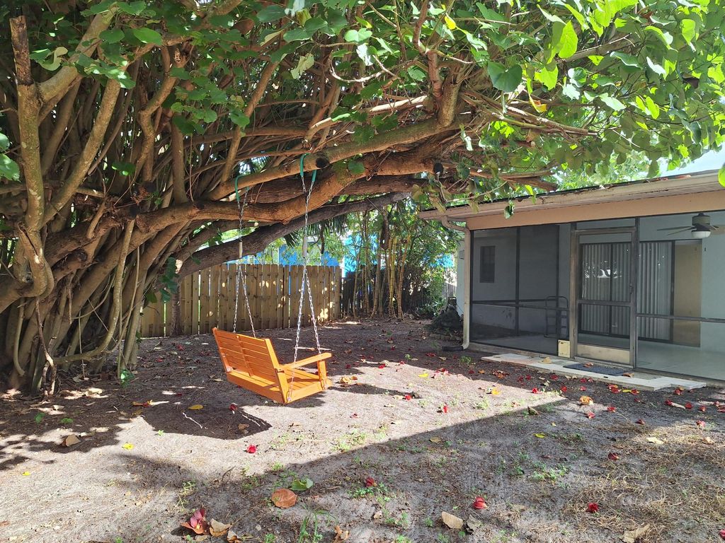 Photo of 1365 19th Avenue SW, Vero Beach, FL 32962 (MLS # R11149566)