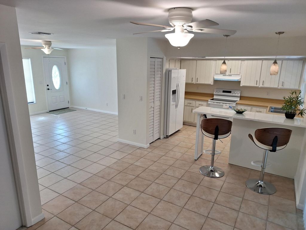 Photo of 1365 19th Avenue SW, Vero Beach, FL 32962 (MLS # R11149566)