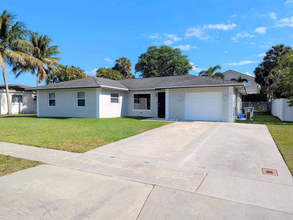 Photo of 22556 Lanyard Street, Boca Raton, FL 33428 (MLS # R11081865)