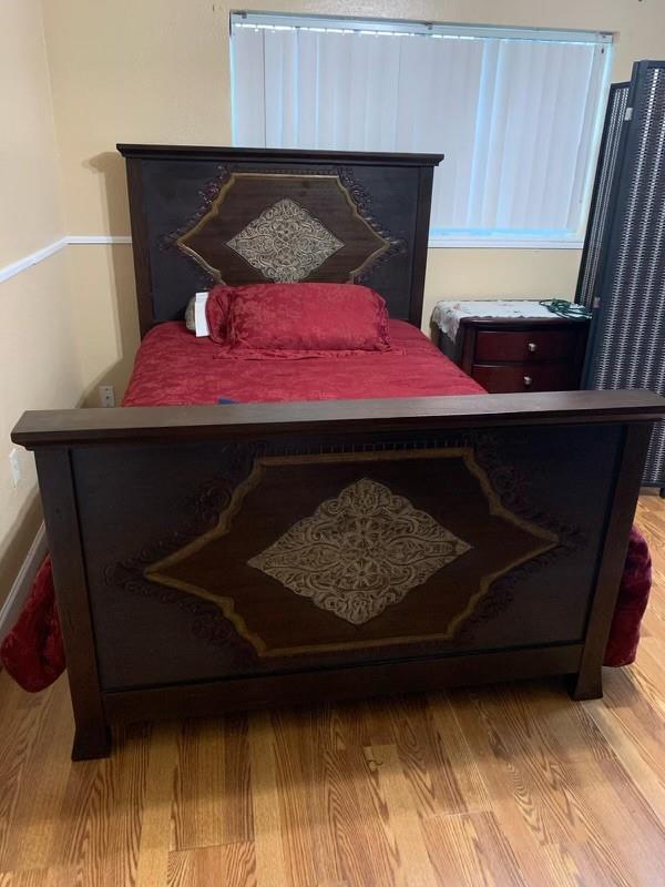 BEAUTIFUL AND COZY EFFIENCY WITH PRIVATE PORCH. PERFECT FOR SOMEONE SEEKING TRANQULITY AND PEACEFUL LIVING SPACE. EFFIENCY COMES WITH A PRIVATE PORCH AND ITS OWN ENTRANCE. TENANT IS RESPONSIBLE FOR CABLE, I PARKING SPACE AVAILABLE.