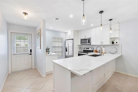 Tiny photo for 393 Bennington Lane #393, Lake Worth, FL 33467 (MLS # F10555070)