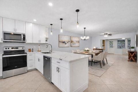 Tiny photo for 393 Bennington Lane #393, Lake Worth, FL 33467 (MLS # F10555070)